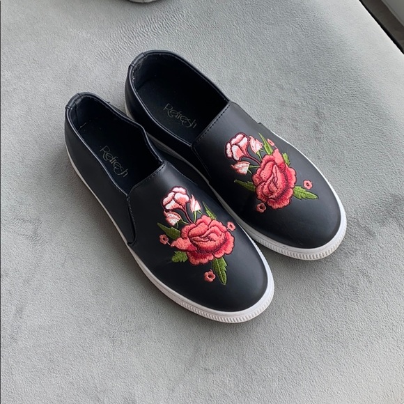 Amazing Lace Shoes - Slip on shoes